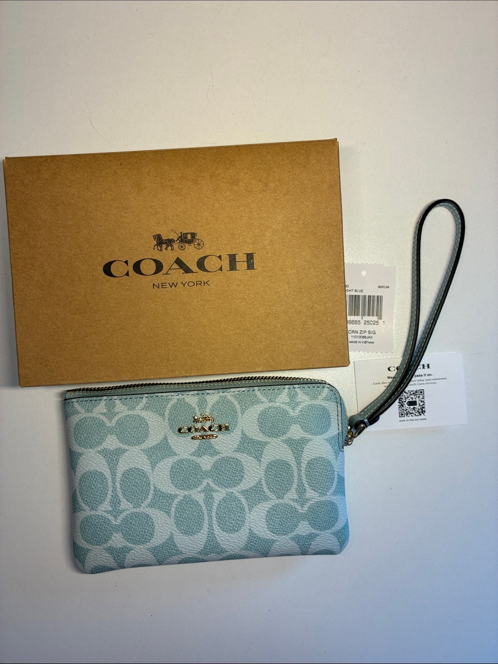 NWT, NWB Coach Signature Wristlet in Light Blue